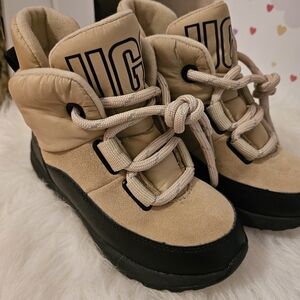 *SOLD*UGG Yose Puffer booys